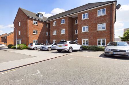 Milburn Drive, 2 bedroom  Flat for sale, £159,995