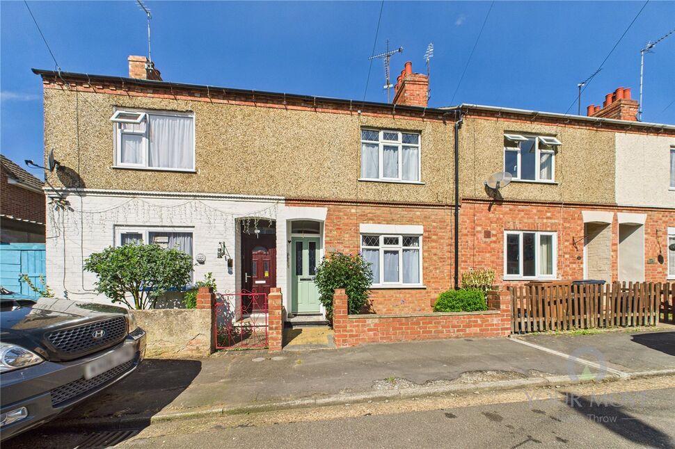 3 bedroom Mid Terrace House for sale