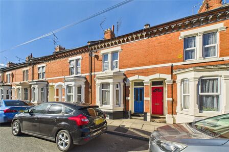 3 bedroom Mid Terrace House for sale