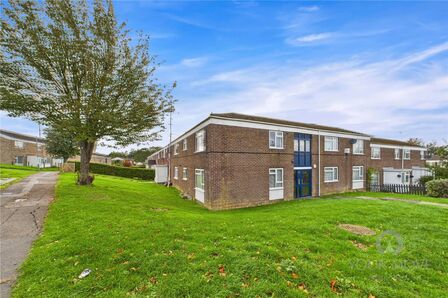 Jervis Close, 2 bedroom  Flat to rent, £950 pcm