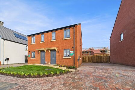 2 bedroom Semi Detached House to rent