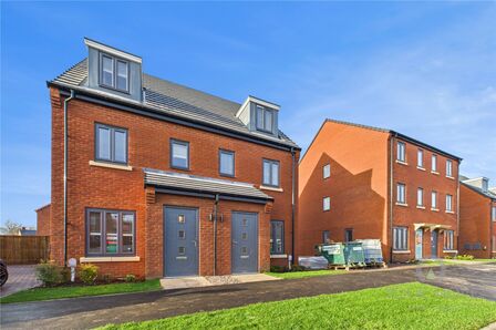 Hanafey Way, 3 bedroom Semi Detached House to rent, &pound;1,500 pcm