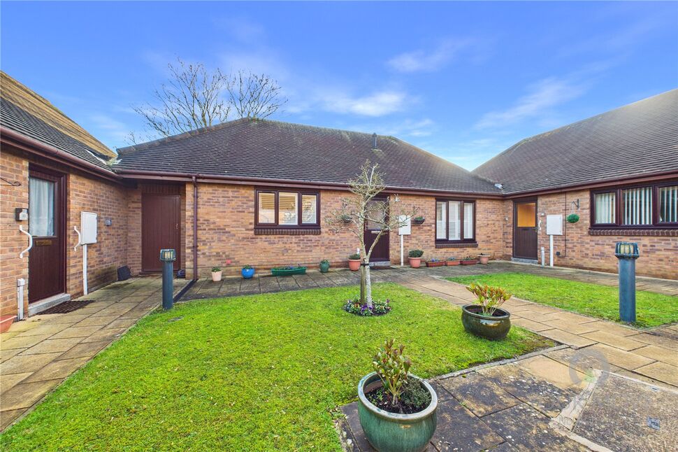 2 bedroom Mid Terrace Bungalow for sale