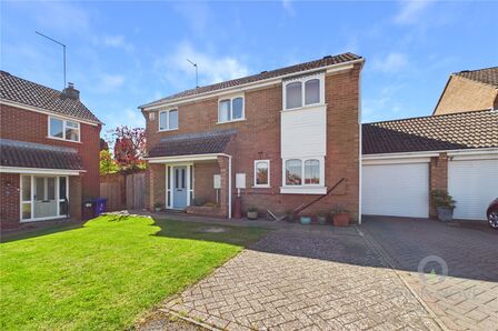 Orchard Way, 4 bedroom Link Detached House for sale, &pound;430,000