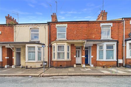 3 bedroom Mid Terrace House to rent