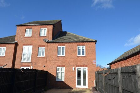 South Meadow Road, 3 bedroom End Terrace House for sale, &pound;262,500