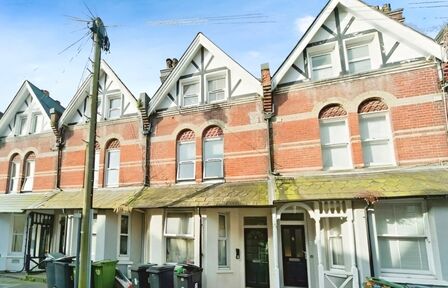 Hyde Road, 5 bedroom Mid Terrace House for sale, £430,000