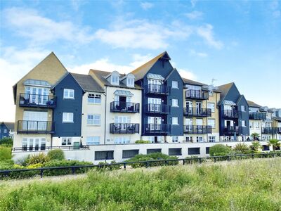 Chatham Green, 2 bedroom  Flat for sale, £360,000
