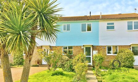 Bridgemere Road, 2 bedroom Mid Terrace House to rent, £1,350 pcm