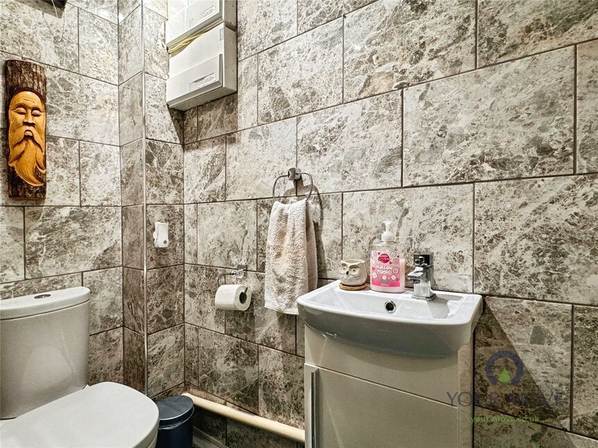 Cloakroom / Wc