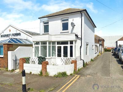 Myrtle Road, 3 bedroom Detached House to rent, £1,450 pcm