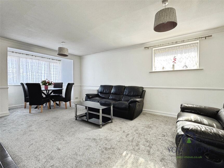 Lounge (into bay)