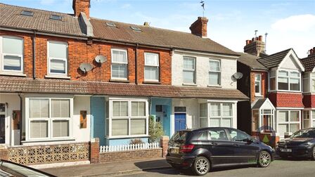 3 bedroom Mid Terrace House for sale