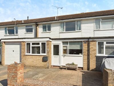 Fisher Close, 3 bedroom Mid Terrace House for sale, &pound;280,000