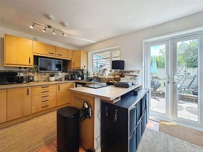 Vansittart Drive, 4 bedroom End Terrace House to rent, &pound;1,600 pcm