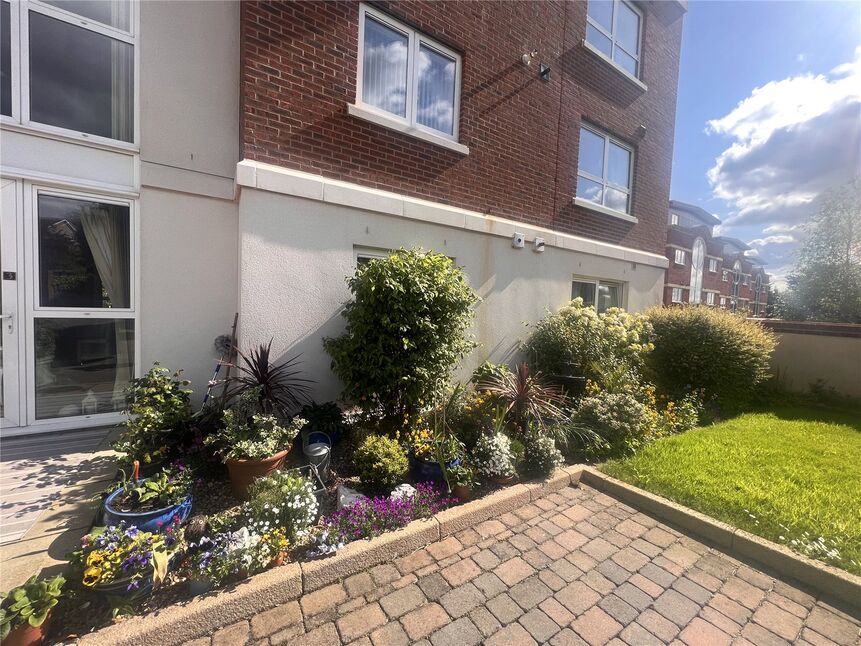 2 bedroom Flat for sale, Douglas Avenue, Exmouth, EX8 £300,000