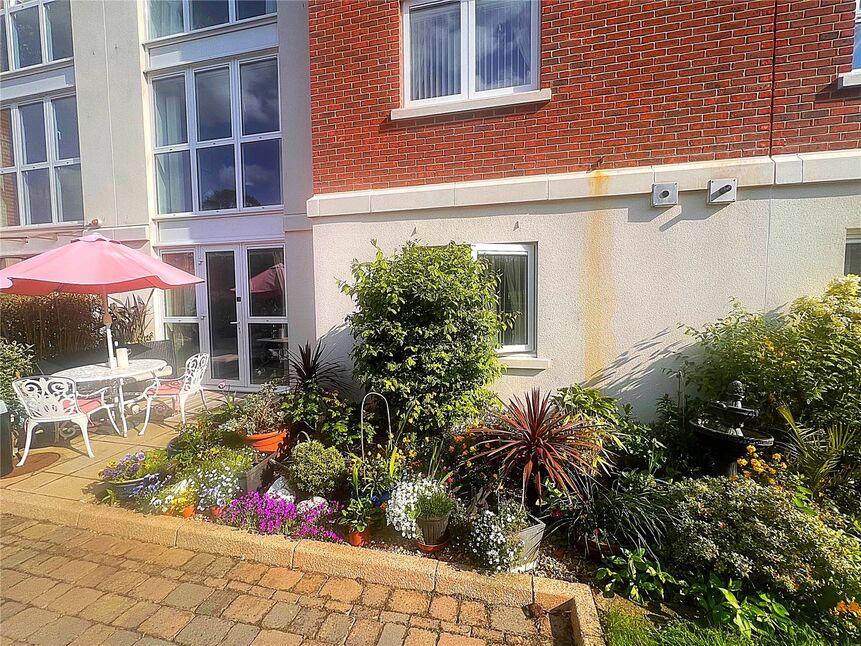 2 bedroom Flat for sale, Douglas Avenue, Exmouth, EX8 £300,000