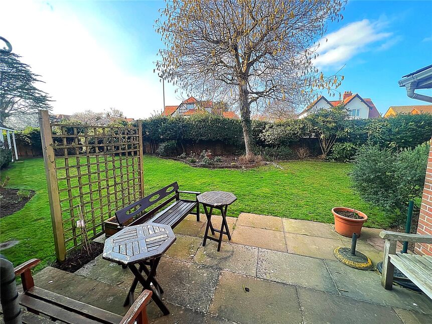 1 bedroom Flat for sale, Littleham Road, Exmouth, EX8 £70,000