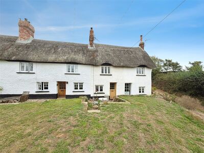 2 bedroom Mid Terrace Property to rent
