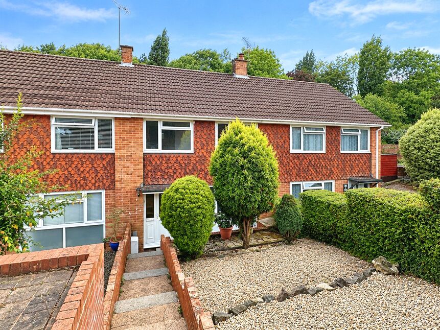 3 bedroom Mid Terrace House to rent