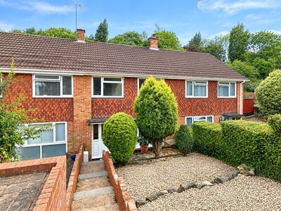 Iolanthe Drive, 3 bedroom Mid Terrace House to rent, &pound;1,300 pcm