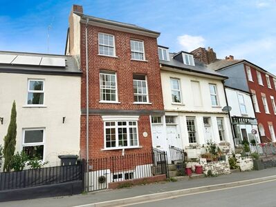 Chudleigh Road, 2 bedroom Mid Terrace House to rent, £1,450 pcm