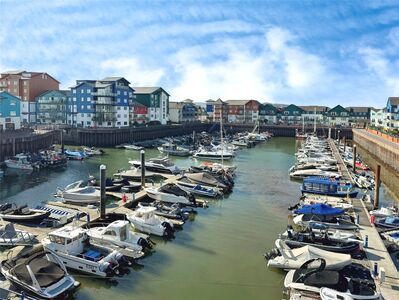 Victoria Road, 2 bedroom  Flat for sale, £400,000