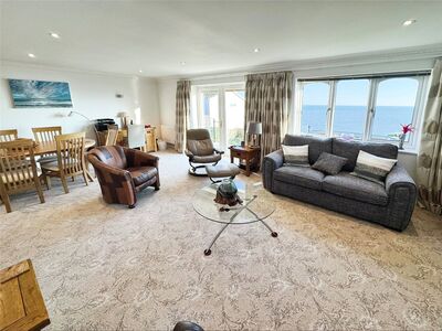 Coastguard Road, 2 bedroom  Flat for sale, £450,000