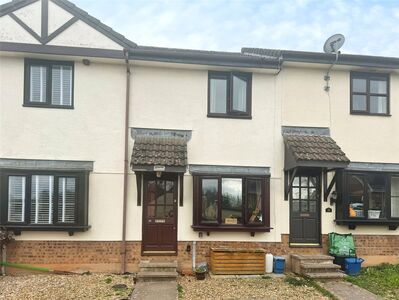 2 bedroom Mid Terrace House for sale