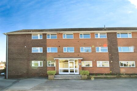 Douglas Avenue, 2 bedroom  Flat to rent, £1,000 pcm