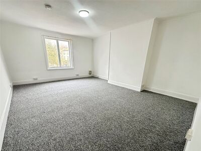 The Strand, 2 bedroom  Flat to rent, £1,050 pcm