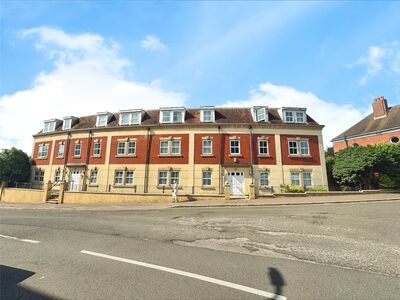 Cranford Avenue, 2 bedroom  Flat for sale, £210,000