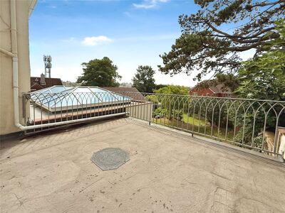 1 bedroom Semi Detached Property to rent