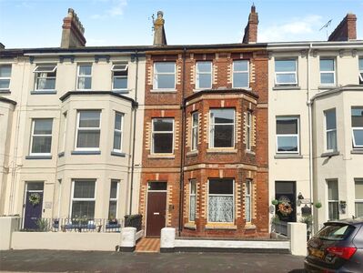 10 bedroom Mid Terrace House for sale
