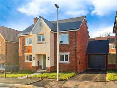 4 bedroom Detached House to rent