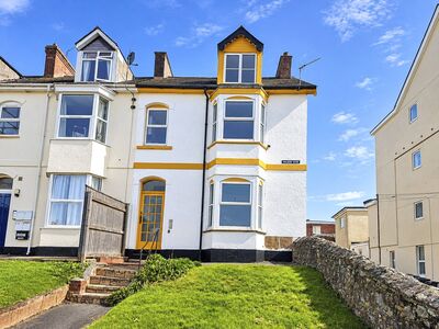 7 bedroom End Terrace House for sale