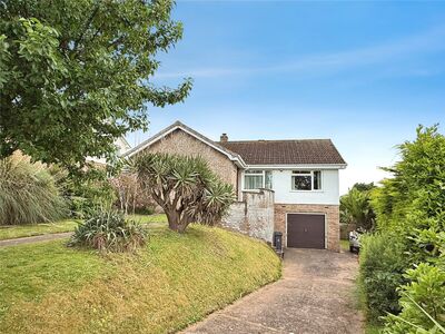 Chichester Close, 3 bedroom Detached Bungalow for sale, &pound;495,000