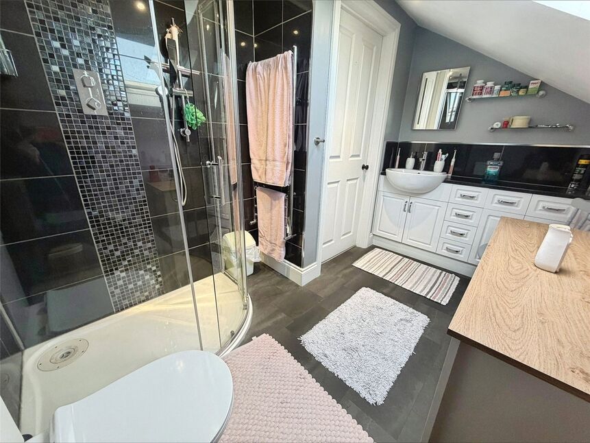 En-Suite Shower Rm