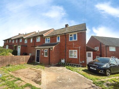 Roseway, 3 bedroom End Terrace House for sale, &pound;260,000