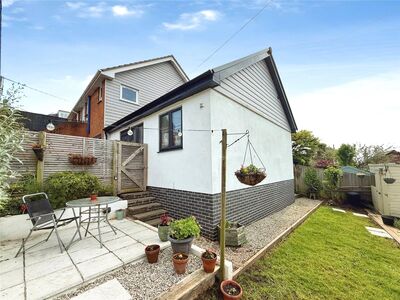 2 bedroom Semi Detached Bungalow to rent
