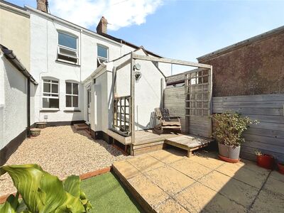 Armytage Road, 3 bedroom Mid Terrace House to rent, &pound;1,200 pcm