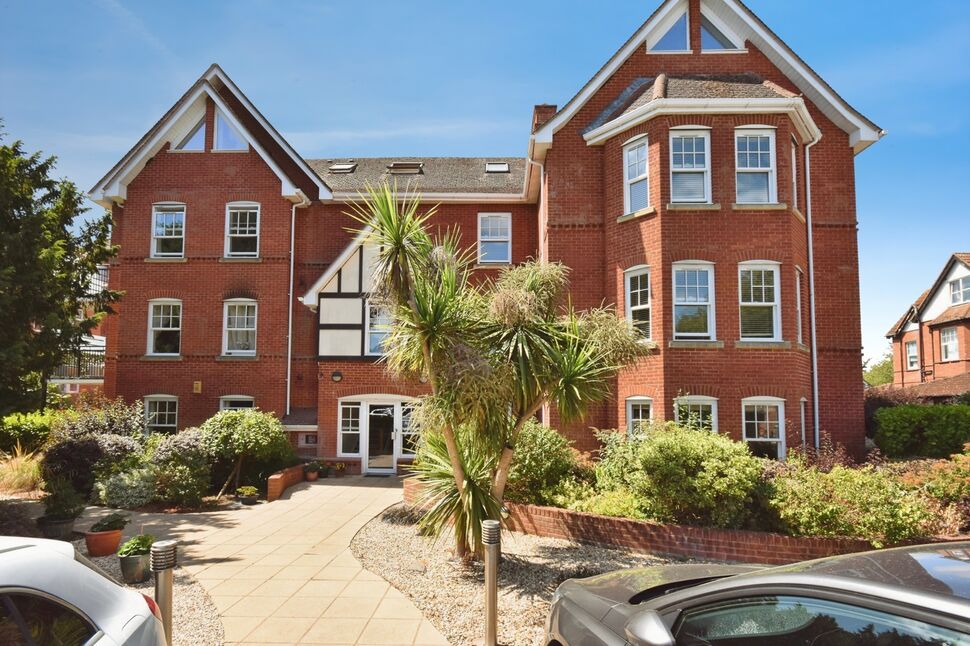Main image of 2 bedroom Flat for sale, Elwyn Road, Exmouth, Devon, EX8