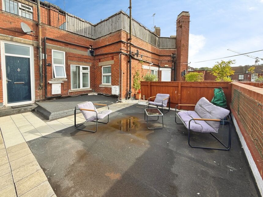 Main image of 2 bedroom Flat to rent, Parade, Exmouth, Devon, EX8