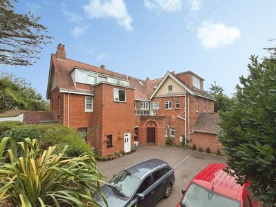 Douglas Avenue, 2 bedroom Flat for sale, &pound;250,000