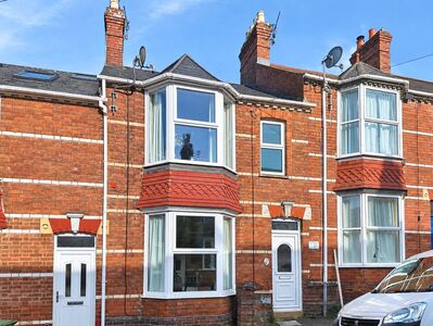 3 bedroom Mid Terrace House to rent
