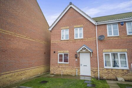 Birch Grove, 3 bedroom Mid Terrace House to rent, £675 pcm