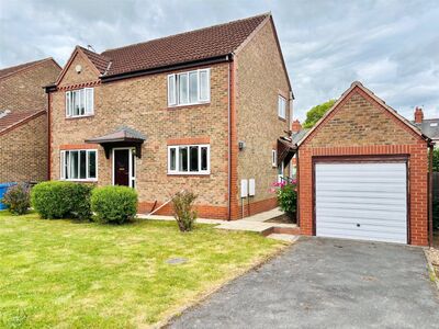 Carrfields, 3 bedroom Detached House for sale, £260,000