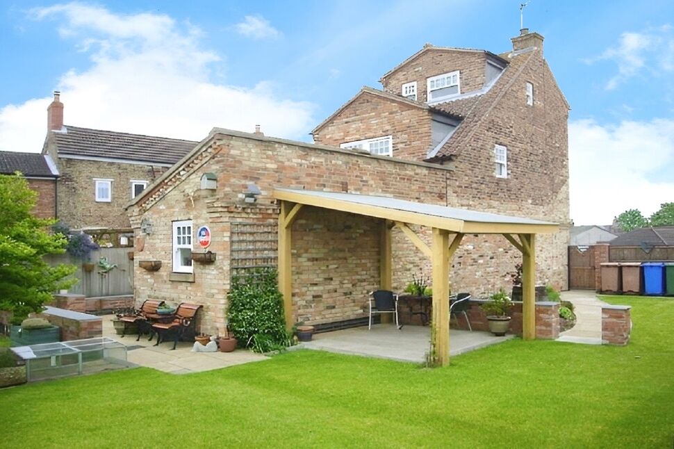 3 bedroom Semi Detached House for sale, High Street, Swinefleet, DN14