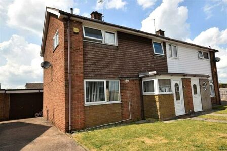 Birt Grove, 3 bedroom Semi Detached House to rent, £750 pcm
