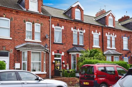 Marshfield Road, 4 bedroom Mid Terrace House for sale, £170,000